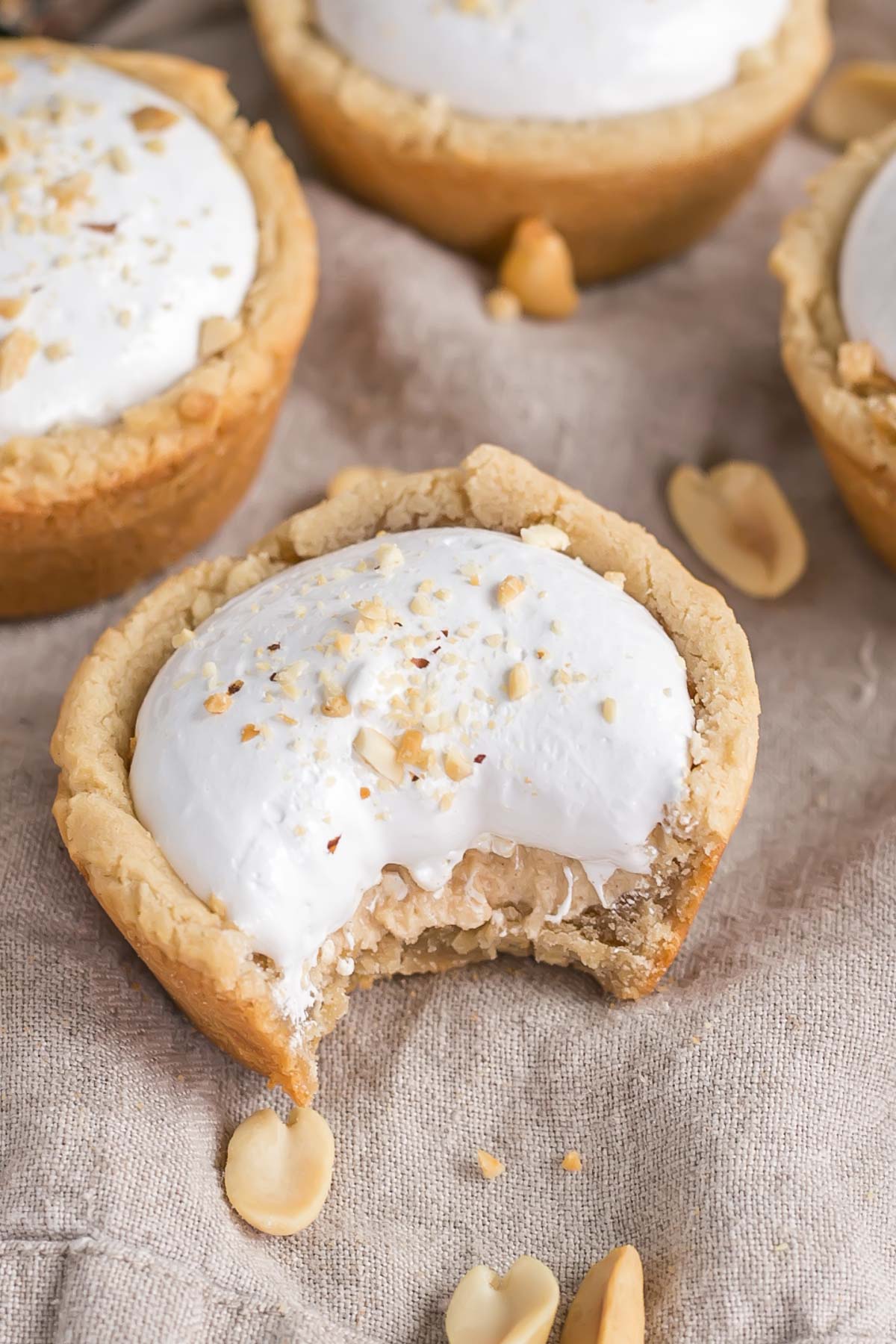 Close of up the fluffernutter cookie cups.