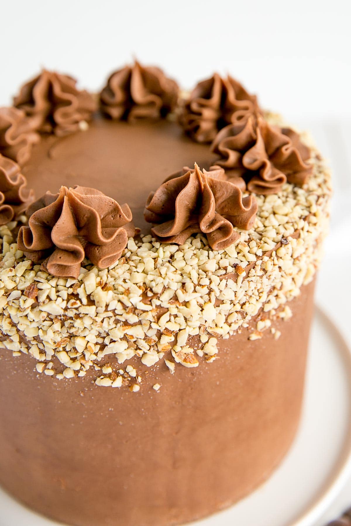 How to make Chocolate Ganache! A simple, two-ingredient recipe for a delicious frosting, filling, drip, or glaze. | livforcake.com Whipped milk chocolate ganache on a cake.