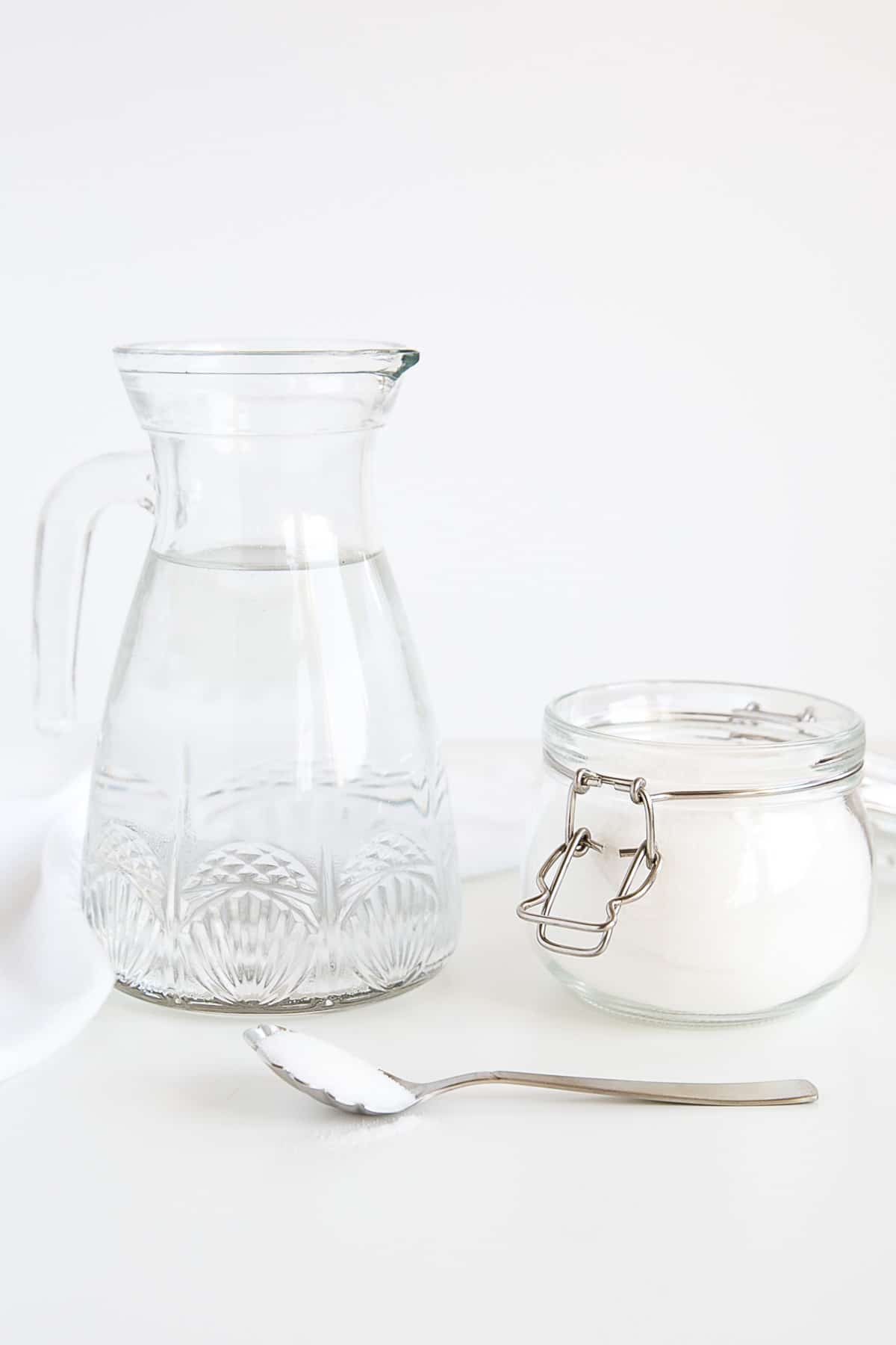 Make simple syrup at home with this quick and easy recipe! The perfect addition to your cakes, cocktails, and iced beverages. | livforcake.com Make simple syrup by briefly cooking a sugar and water mixture.